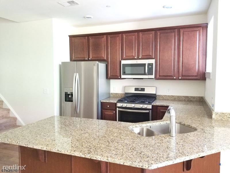 Foto principal - 3 br, 2.5 bath Townhome - 229 Parkview lane