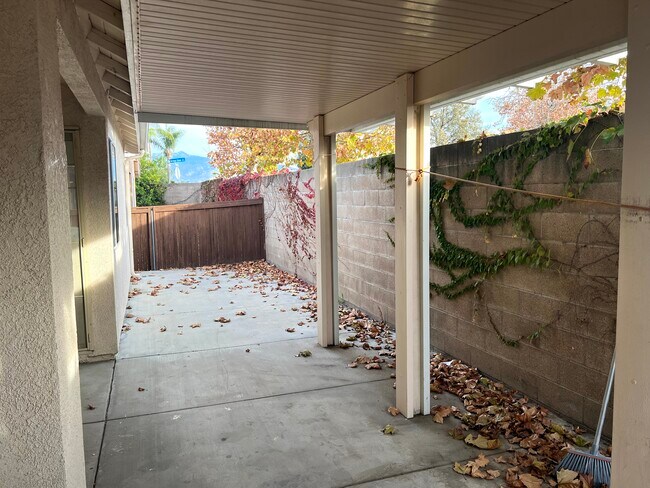 Building Photo - 874 Camino de Oro