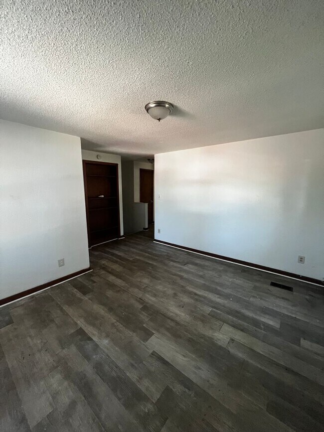 Foto del edificio - 1211 Reynolds Ave
