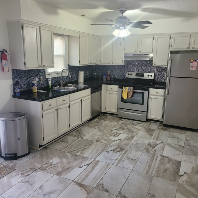 Building Photo - 3543 Radford Cir