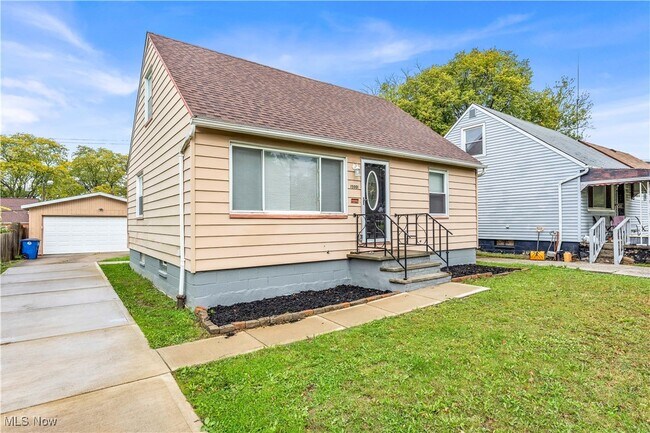 Building Photo - 15001 Lotus Dr