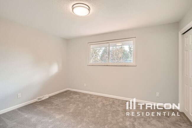 Foto del edificio - 6038 W Fair Dr