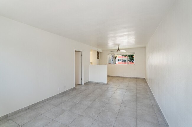 Building Photo - 4846 Hazeltine Ave