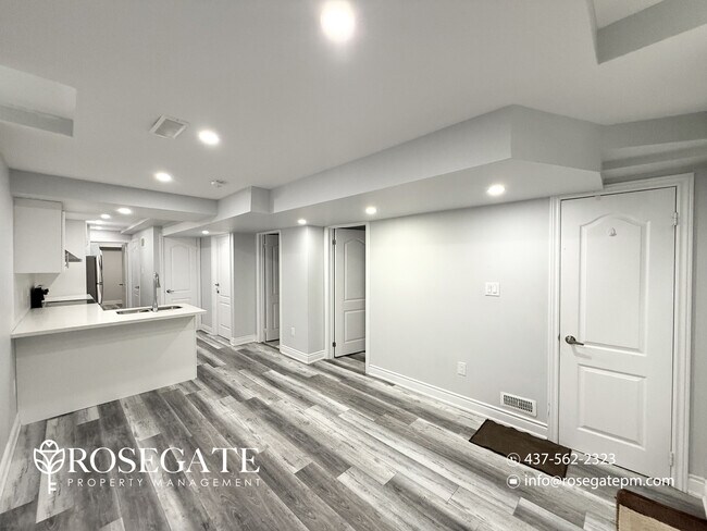 Photo du bâtiment - All-Inclusive 2-Bedroom Unit with Parking in Brampton (Utilities Included)