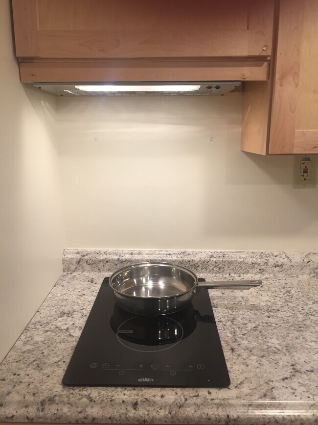 536 NE 97th St Unit studio basement, Seattle, WA 98115 Apartments in