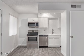 Building Photo - 1029 S Wilson St