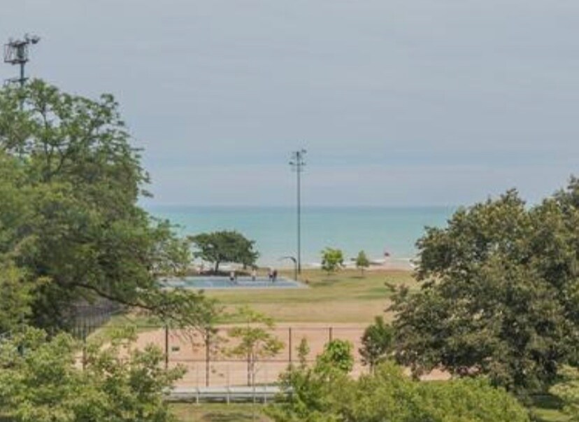 Primary Photo - 7120 N Sheridan Rd