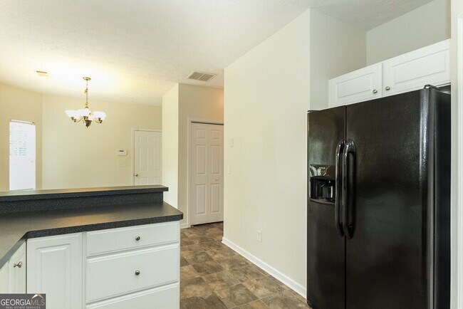 Foto del edificio - 46 Roxbury Ln