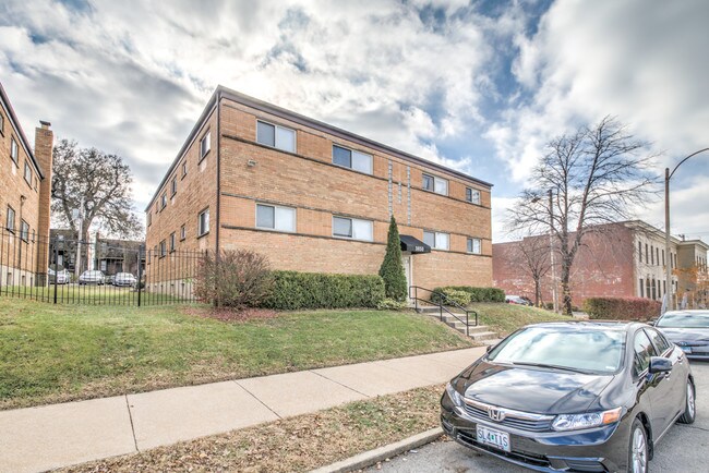 Building Photo - 3850 Park Ave
