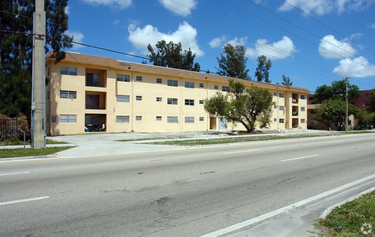 Foto principal - 2605 NW 135th St