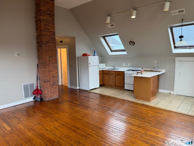 Building Photo - 358 Edgewood Ave