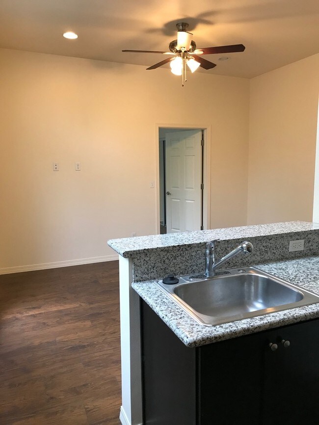 Building Photo - 4720 NE Glisan St