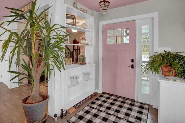 Foto del edificio - 5 Bedroom Home