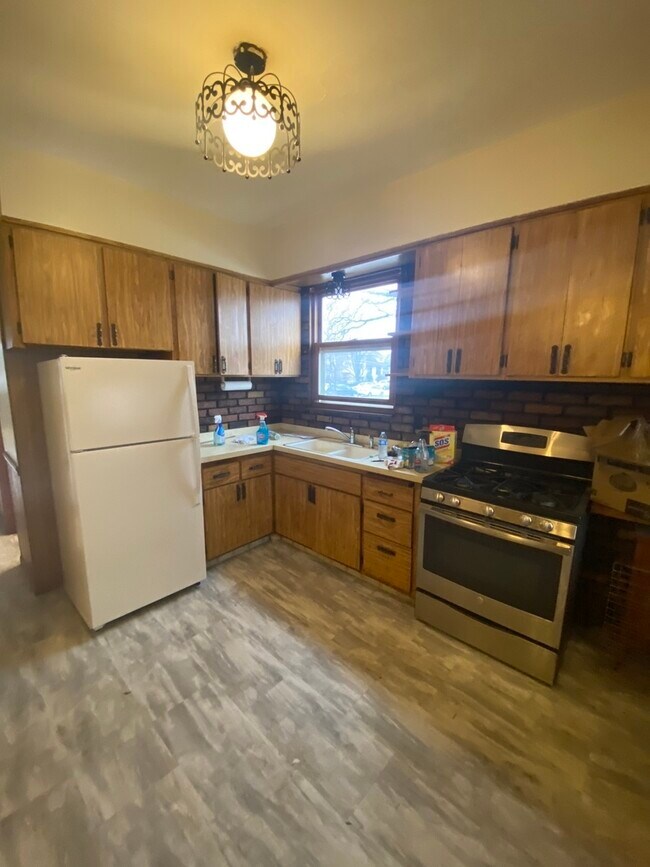 Foto del edificio - 5856 W Leland Ave