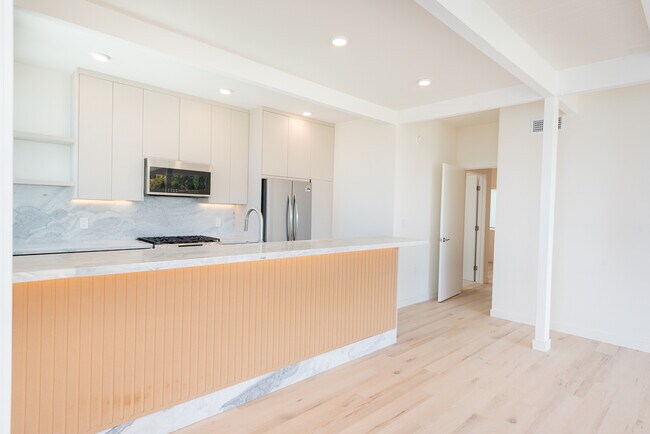 Foto del edificio - 7277 Birdview Ave