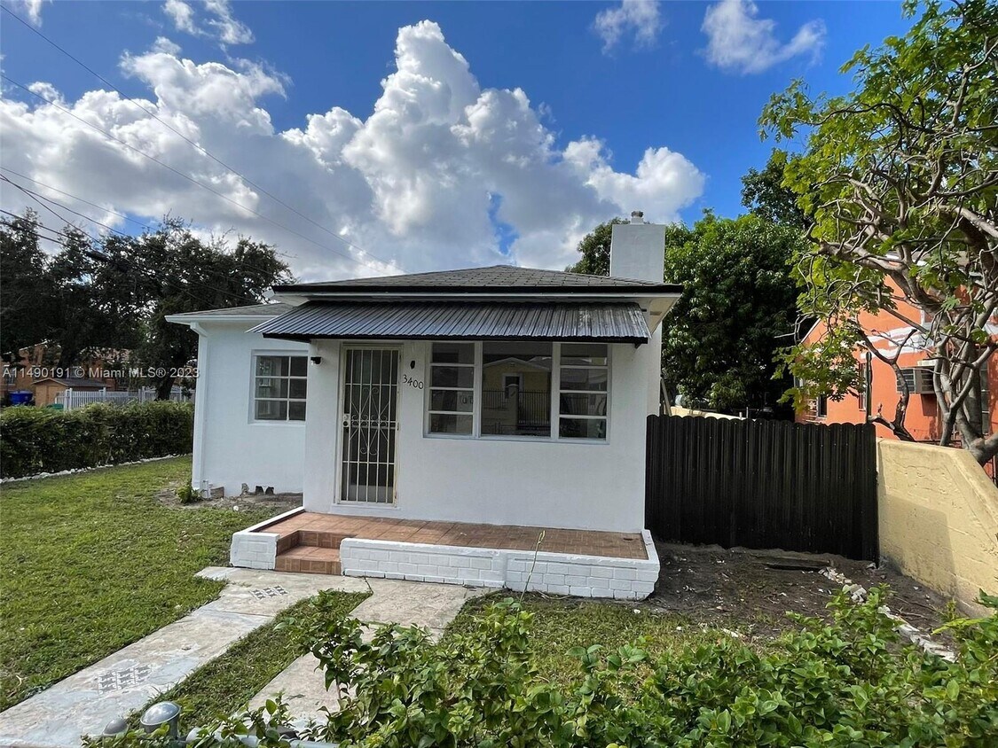 Primary Photo - 3400 NW 13th Ave