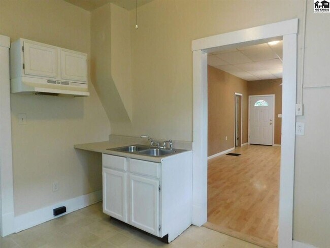 Foto del edificio - 2 bed, 1 bath with bonus room