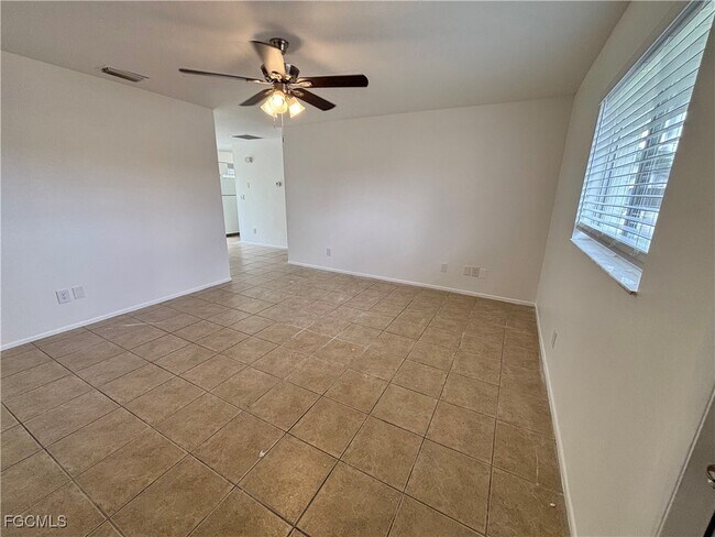 Foto del edificio - 1320 Academy Blvd