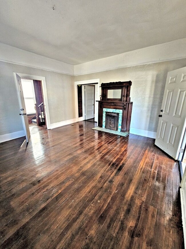 Building Photo - 613 3rd Ave SW