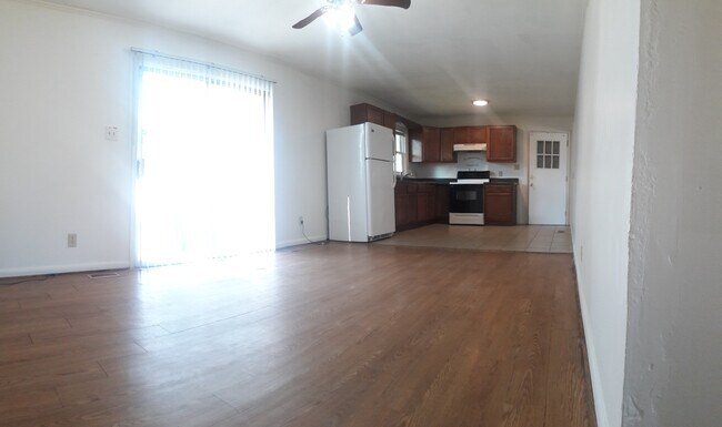 Foto del edificio - 5203 Longbranch Dr