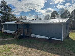 Building Photo - 208 Trotters Way