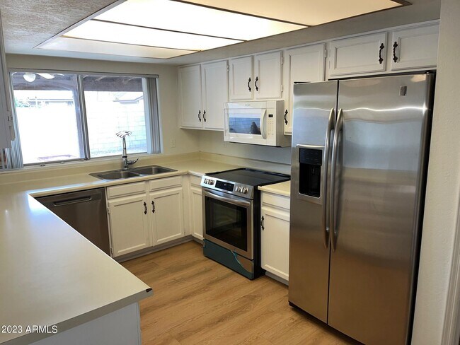 Building Photo - 5519 W Onyx Ave