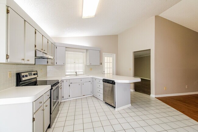 Foto del edificio - 9132 Hawkins Ct