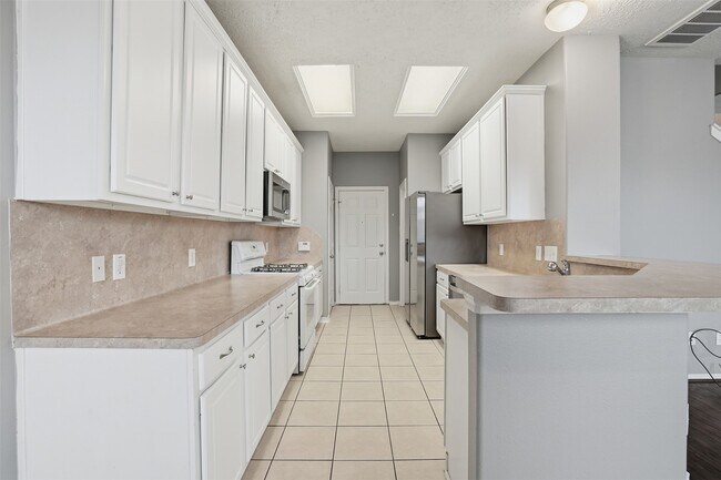 Building Photo - 13084 Peppergate Ln