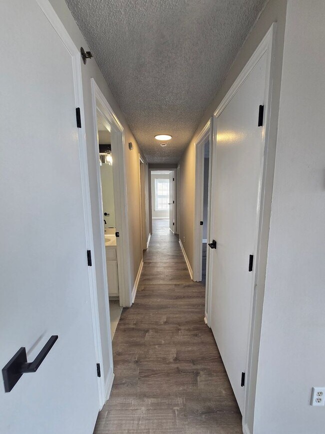 Building Photo - Beautiful 3 Bedroom 2 Bath Condo in Charlotte, NC Available for Rent