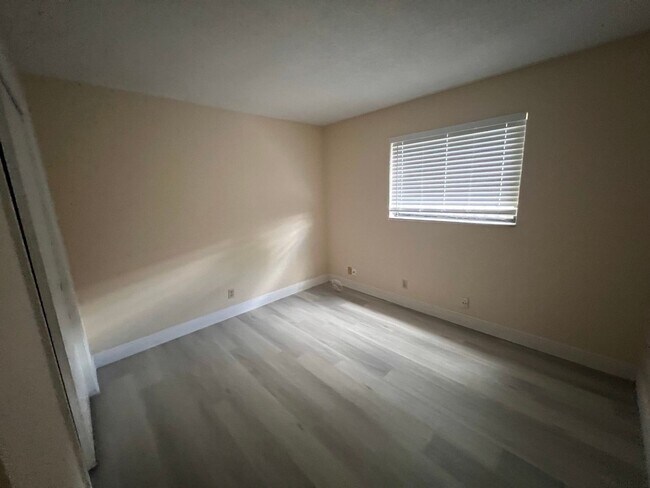Foto del edificio - 1372-1376-1376 NW 93rd Terrace