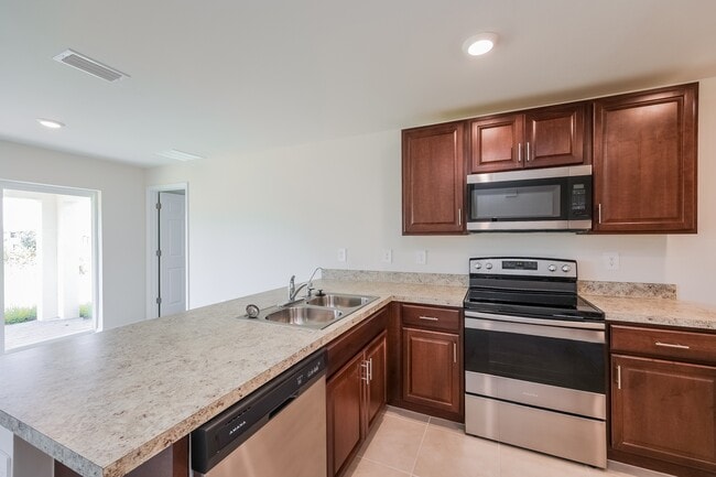 Building Photo - 548 Woodview Dr