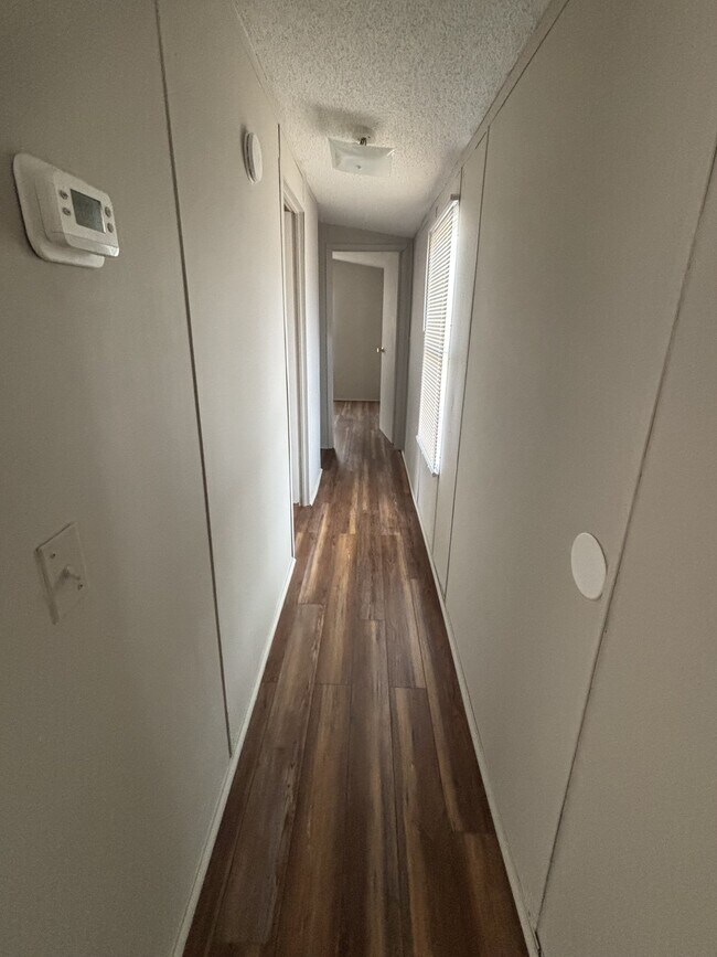 Foto del edificio - 300 Ricks Rd