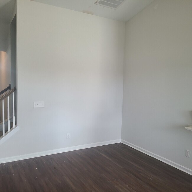 Building Photo - Four Bedroom Home in Heartstone Lakes!