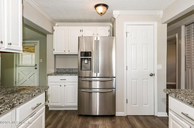 Foto del edificio - 10198 Luana Dr N