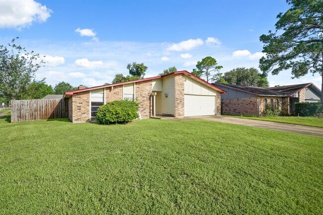 Foto del edificio - 15822 Danford Dr