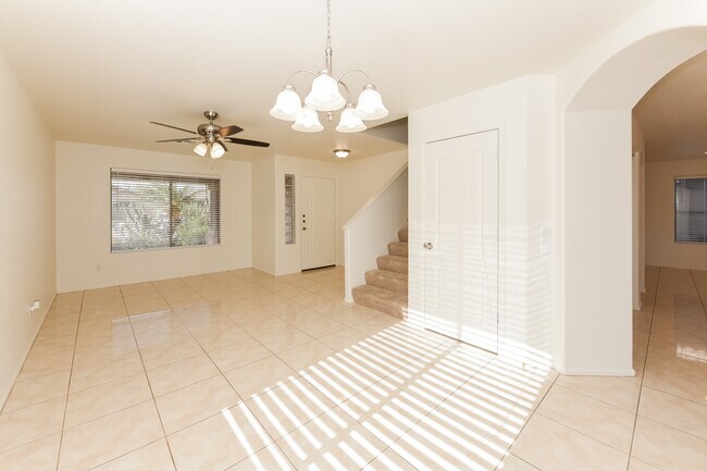 Foto del edificio - 42380 W Michaels Dr