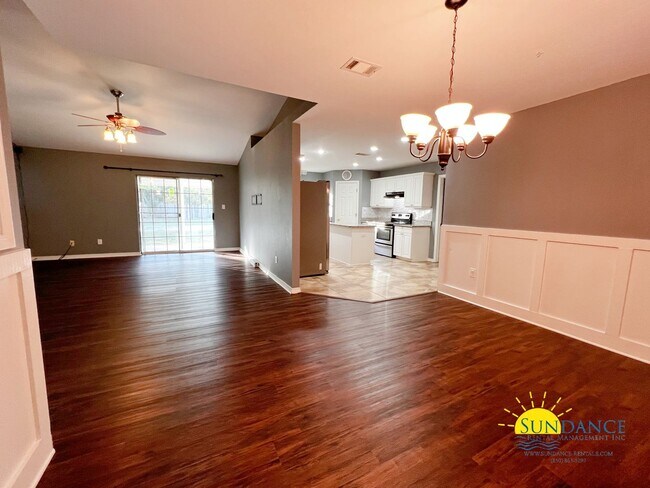Building Photo - Elegant 3 Bedroom Home with Solar Panels!-...