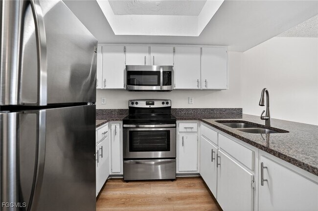 Foto del edificio - 630-636 SE 13th Pl