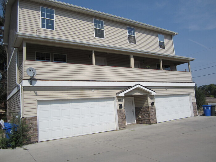 Foto principal - Great 3 bed 2.5 bath Townhome Style Duplex...