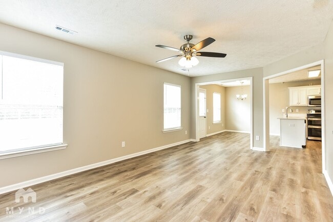 Foto del edificio - 721 Wildwood Dr