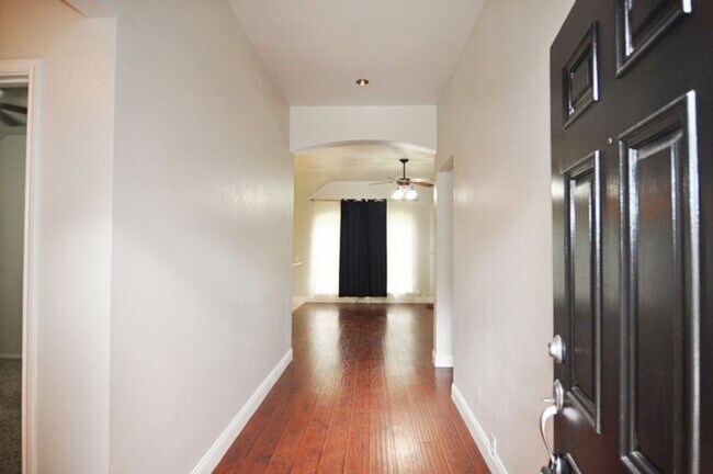 Foto del edificio - Lovely 3-bed, 2-bath home in North Fort Wo...