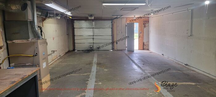 Foto del edificio - Small Commercial Shop for Rent - Available...