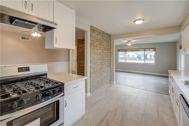 Foto del edificio - 1242 E Everett Pl