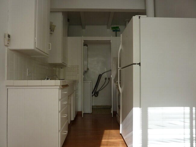 Building Photo - 542 8th St