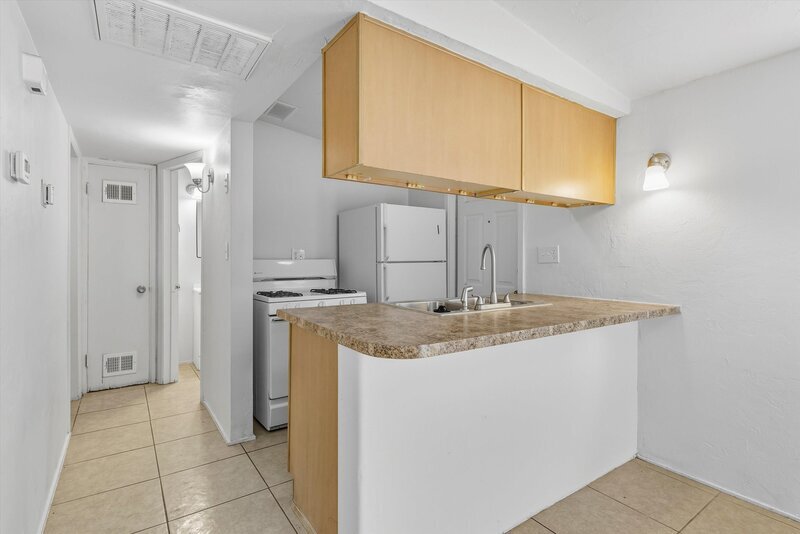 Foto principal - 1638 N Beverly Ave