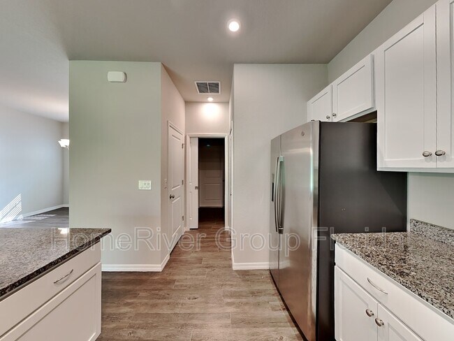 Foto del edificio - 287 Heather St