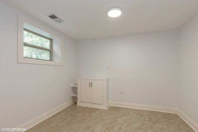 Foto del edificio - 2745 W Giddings St