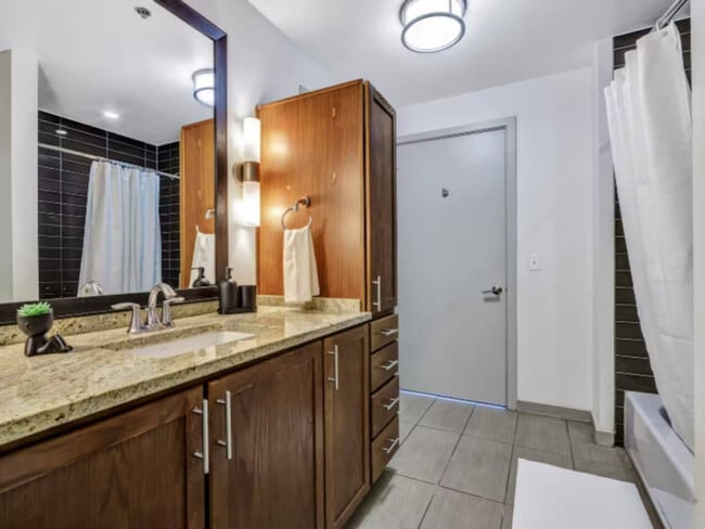 Foto del edificio - 1555 Elm St