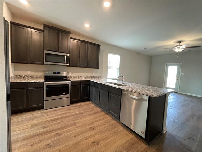 Building Photo - 508 Republic Dr