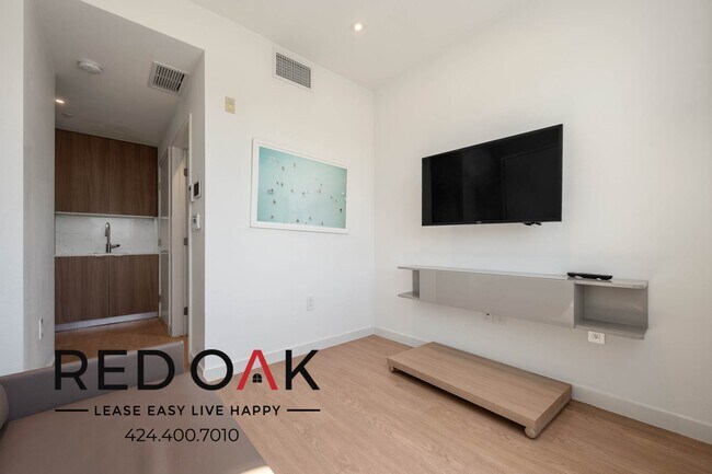 Foto del edificio - 11649 Mayfield Ave